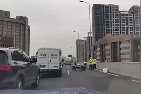 紧急！南昌市洪都高架有人跳桥！惊险一幕被拍下图片