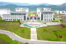 航拍四川达州中医药职业学院，原来北外还藏着一个这么漂亮的院校视频封面