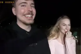 狗粮！外国小哥过情人节，买了十万朵玫瑰给女友，女友喜极而泣视频封面