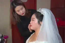 河南23岁姑娘，长得丰满又漂亮，被北京一老总看上，开豪车接走了视频封面