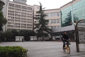 电子科技大学体育场，实验大楼，四教，图书馆视频封面