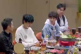 王源自爆跳舞五年还跳的不好，只有和王俊凯、易烊千玺一起才会跳