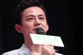 桃李满天下，学生献唱九国语言〖橘子花开〗，何炅感动泣不成声！视频封面
