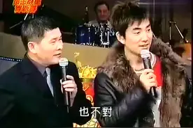 费玉清忽悠任贤齐讲笑话，小齐只会冷笑话，最后笑话还得看小哥的视频封面
