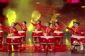 儿童击鼓表演《中国范儿》，咚咚咚的击鼓声敲出自信美好的未来视频封面