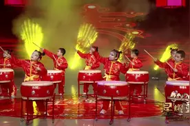 儿童击鼓表演《中国范儿》，咚咚咚的击鼓声敲出自信美好的未来视频封面