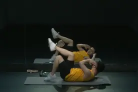 健身：侧卧交叉抬腿动作怎么做？详细的动作解析来了！视频封面