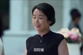 守卫者：靳东母亲举办生日会，闺蜜全程眼神不正常，还怕镜头视频封面