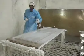 工厂喷漆工月薪12000也要辞工，如果是你喷油漆，你会做吗视频封面