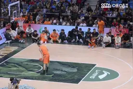 扣篮大赛第二轮孟子凯空中转体风车扣篮！得分46，总得分88视频封面