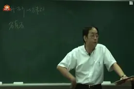 硝石，是制火药的原料，中医入药治疗疾病更为神奇