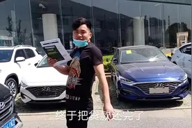 分期买车终于还完了贷款，去4S店拿绿本，看看流程复杂吗？视频封面