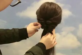 30多岁的女人适合这样扎头发，大方得体又显年轻，步骤简单实用视频封面