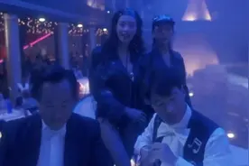 外形英俊黎明用扑牌打人，引来美女倾慕视频封面