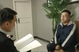 高速旁60多万的广告牌被莫名拆除，手续齐全，转眼成了违法建筑？视频封面