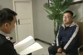 高速旁60多万的广告牌被莫名拆除，手续齐全，转眼成了违法建筑？视频封面