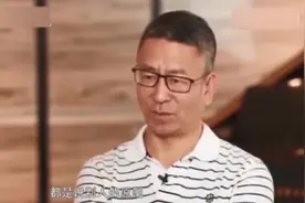 白岩松22岁学霸儿子留学英国引热议，谈起儿子满脸都是骄傲！