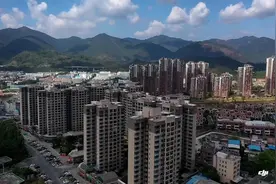 实拍东莞清溪镇，经济繁荣程度赶得上内陆一个市，难怪内地留人难视频封面