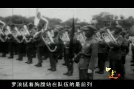 老兵回忆开国大典，天安门广场上人山人海，群众难抑激动情绪视频封面