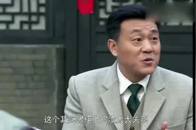 影视：大厨假装手被烫伤，黑心老板直接把他给开除，接下来有趣了视频封面