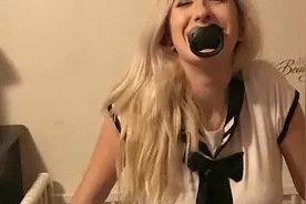 奇闻趣事：十八岁少女扮婴儿穿尿裤吸奶嘴，儿童时期遭遇不测！视频封面