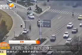 河南：8个月的娃吐奶窒息 20多名交警接力支援视频封面