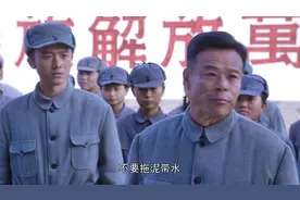 烽火抗大：秒怂！同学们反对禁止恋爱的校规，被主席的话打回原形图片