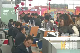 连续大雾西安咸阳国际机场数千旅客滞留 今天运力恢复视频封面