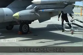 战斗机空中抛下副油箱,为什么飞行员不担心会砸到人?-蓝光1080P视频封面