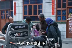 女婿去给丈母娘送年货，又买牛肉又买鸡，让老丈人高高兴兴过大年视频封面