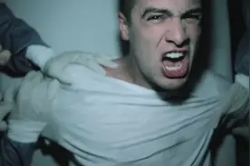 魔性的一人乐队，美国另类摇滚 Panic! At The Disco，视频封面