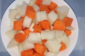广式糖醋腌萝卜，不加一滴水吃起来嘎嘣脆，简单易做，我家经常做