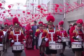 山西一位研究生结婚，请的军乐队好霸气，新郎1米9高，太帅了