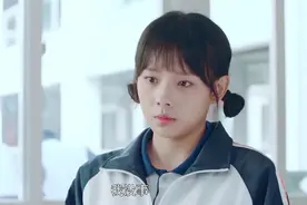 美女出囧事碰见男神，呆呆的样子，像极了我们暗恋一个人时的感觉视频封面