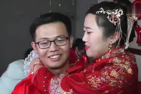 山东一语文老师，因长得好看，被北京一老总娶走当太太，令人艳羡视频封面