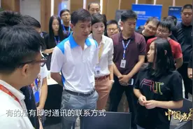 李彦宏突然出现在公司，员工们跟看见男神一样，都叫“厂长”视频封面