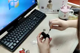 当中科艾灸机器人用久了没电，小姐姐教你轻松更换电池视频封面