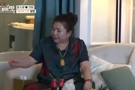 综艺：陈华爸妈出国旅游，陈华妈妈带超多下饭菜把都箱子都压坏了视频封面