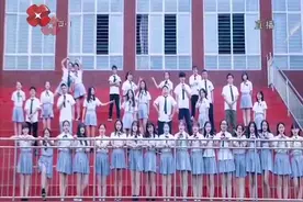 特殊的毕业礼物 培华大四女生为全班同学“私人订制”视频封面