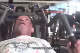 健美世界冠军施瓦辛格，如今71岁高龄，肌肉还那么强悍吗？视频封面