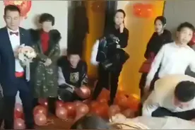 伴郎对伴娘，一个扛，一个抱，最后一个结果太反转了视频封面