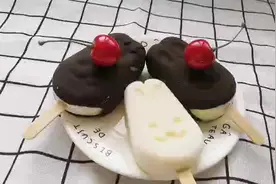 教你一招在家做巧克力脆皮雪糕，食材简单，新手也能一次成功视频封面