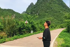 农村小伙花300块买一台无人机，能360度翻转加航拍吗，过程好惊险视频封面