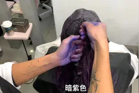 黄头发小姐姐染了杨千桦同款紫色，显白又高级的发色，实在是迷人
