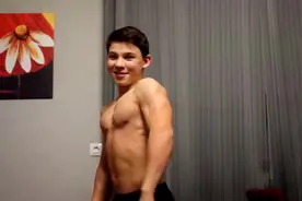 肌肉男的十年锻炼对比，少年时就已经异于常人