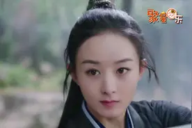 赵丽颖片场舞剑动作灵活 眉头紧锁表情超专注视频封面