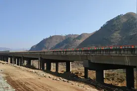 新型冠状病毒疫情下，G40沪陕高速实时路况，很冷清视频封面