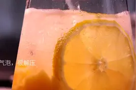 在犹豫要不要跟你讲晚安的时间里，错过了无数个夜。