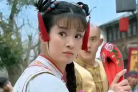 还珠格格：小燕子买绣花鞋每双都要试，老板嫌她脚臭，不卖了视频封面