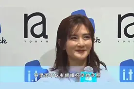 谢娜新书晒出双胞胎女儿多张照片，跳跳俏俏扎小辫，又萌又可爱视频封面